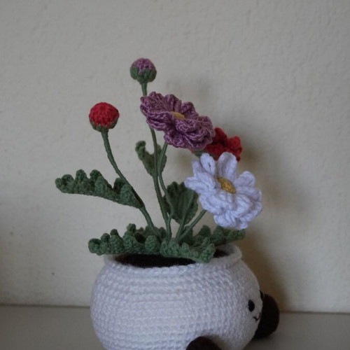 Knitted flower pot made to order