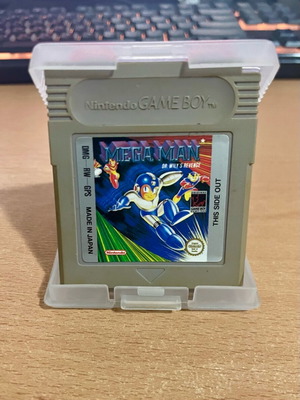 Mega Man cartridge for Nintendo Game Boy used with original box