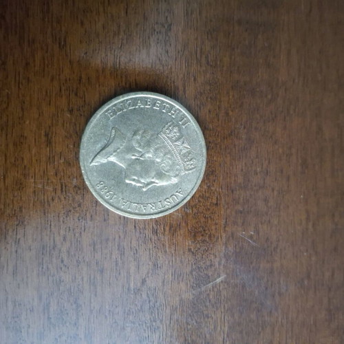 5 Dollars 1988 coin used with Queen Elizabeth II
