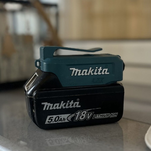 Makita Power Bank set with 18V 5.0Ah battery and USB adapter ADP05