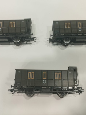 HO Scale Passenger Wagons like new for Three-Rail Track System