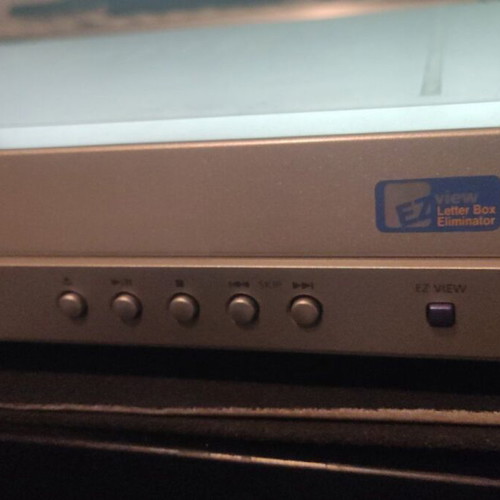 Samsung DVD player E 232 used with error, does not read discs