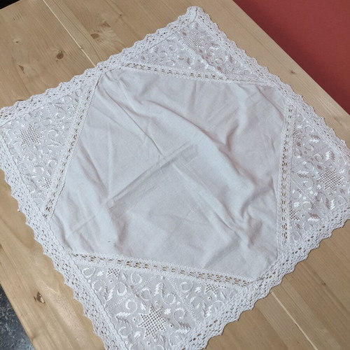 Tablecloth 47x47cm like new