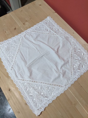Tablecloth 47x47cm like new