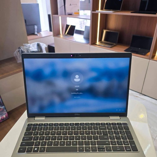 Dell Precision 3571 workstation laptop, 12th Gen i7, touchscreen