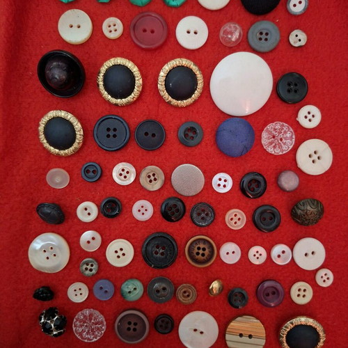 Vintage button collection pack of 710 pieces like new