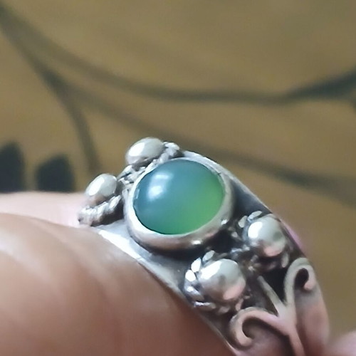 Silver 925 ring with jade stone, size 17mm like new