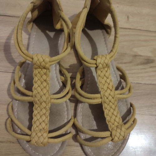 Bozikis flat sandals like new, mustard color, size 41