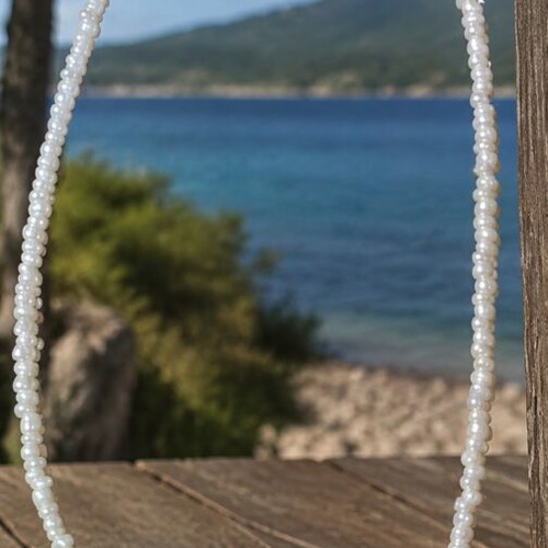 Summer Shell Necklace new, white beads with seashell pendant