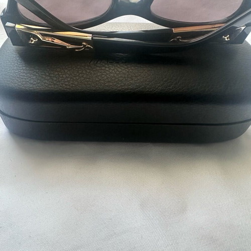 Le Specs Luxe Raffine Panthere butterfly sunglasses like new, black and gold