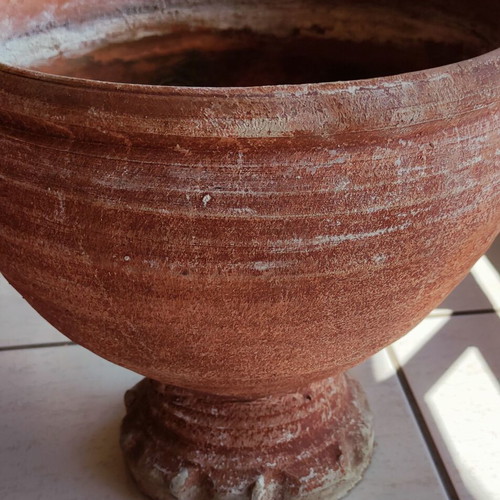 Clay flowerpot used with crack at base
