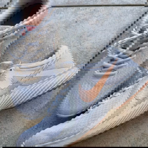 Nike revolution 4