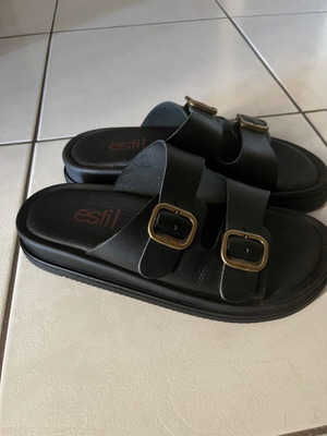 Leather sandals Estil size 38 like new, black