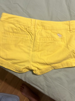 Abercrombie & Fitch yellow shorts, size XS