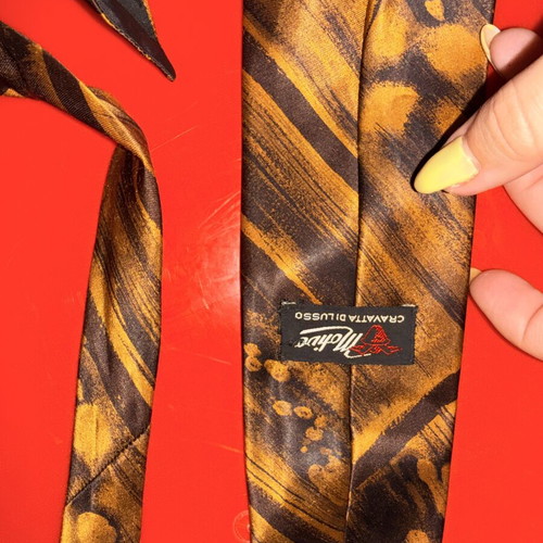 Tie, brown