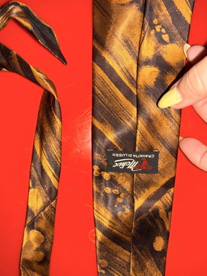 Tie, brown
