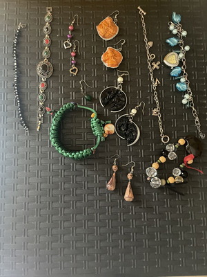Jewelry set like new, 10 pieces with 5 handmade vintage items