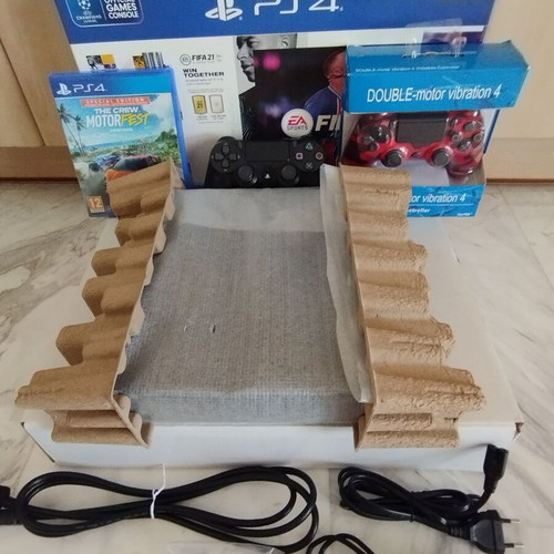 PlayStation 4 Slim 500GB σαν καινούργιο με The Crew Motorfest και 2 χειριστήρια