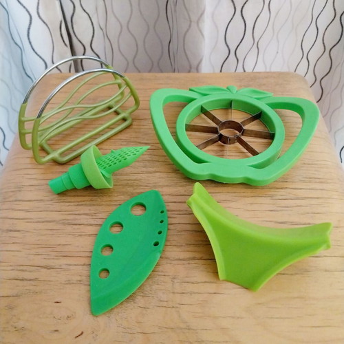 Kitchen tools set like new, green shades