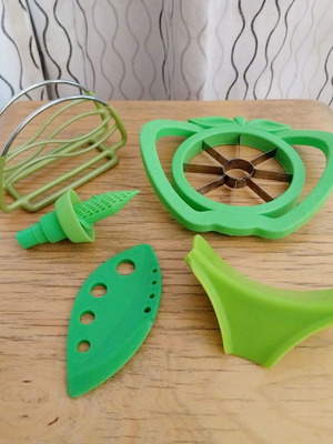 Kitchen tools set like new, green shades