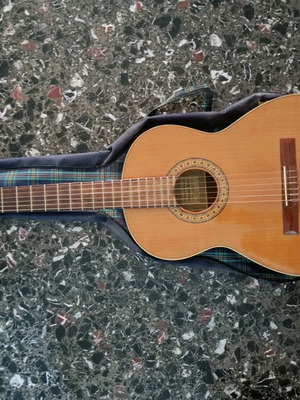 Classical guitar Antonio Lorca model 20 in good condition with soft case