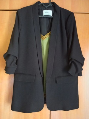 Stradivarius black jacket like new with shoulder pads size M