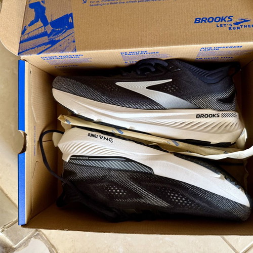Brooks Glycerin GTS 23 men's running shoes size 45, black
