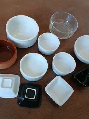 Set of small serving bowls used, 11 pieces
