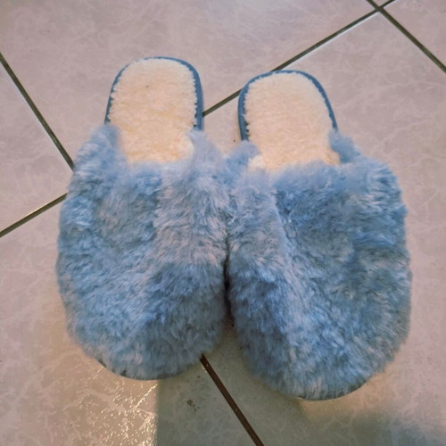 Slippers new, size 40
