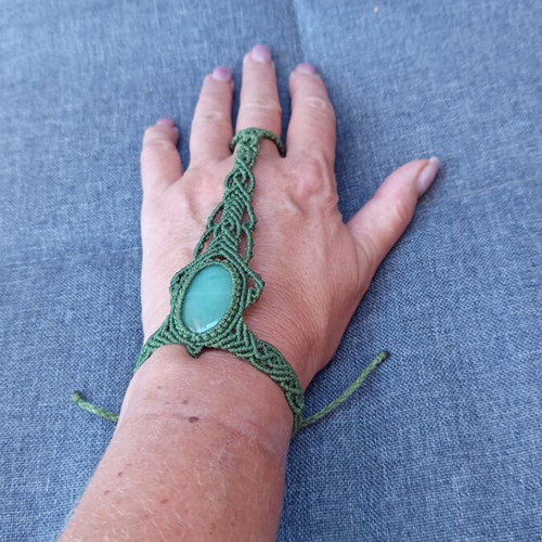 Handmade bracelet with natural aventurine stone and energy crystal