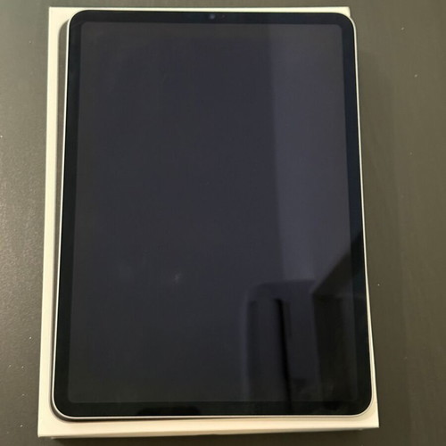 iPad Pro 11-inch 4th Gen 256GB with Magic Keyboard and Apple Pencil 2 like new