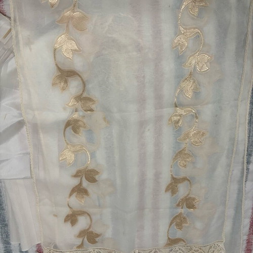 Vintage set of 4 used napkins, doilies and table runner