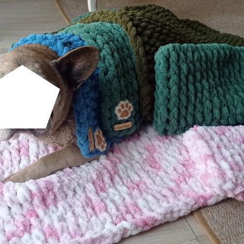 Handmade pet set with Alize Puffy yarn hypoallergenic