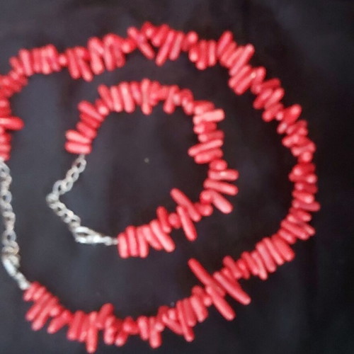 Jewelry set of natural coral necklace and bracelet like new