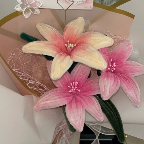 Bouquet new with beige and pink flowers