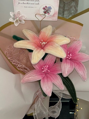 Bouquet new with beige and pink flowers