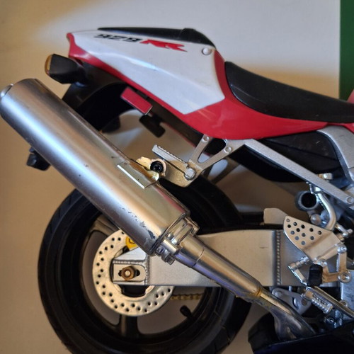 Honda CBR 929RR Fireblade collectible model like new, large scale