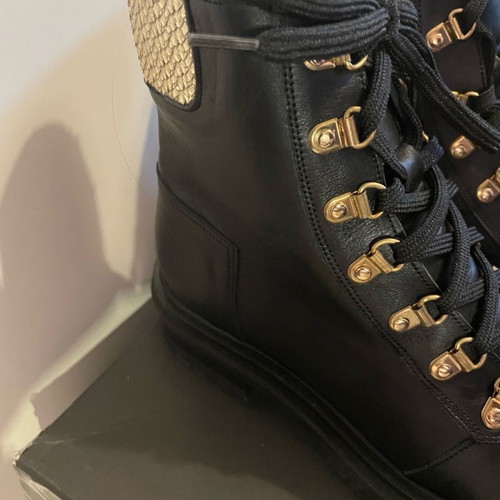 Glamazons boots new size 39 black with gold sequins