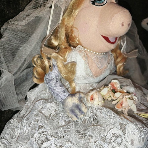Miss Piggy Bride Plush like new from Muppets Show 38 cm