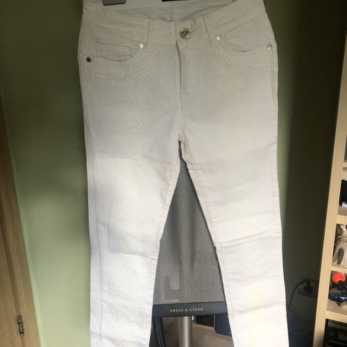 Guess by Marciano women's white jeans with snake print size S like new