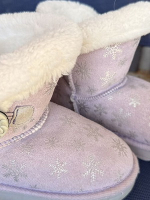 Frozen District pink snow boots size 27