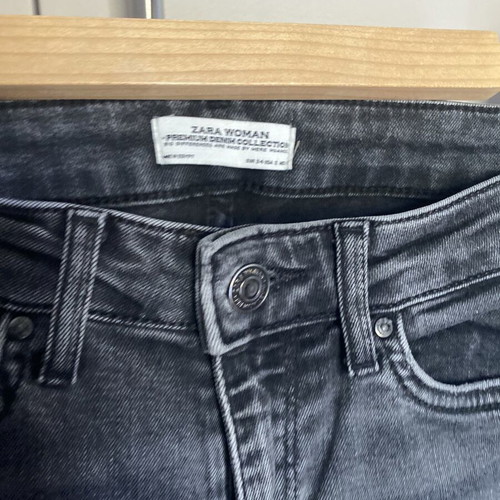 Zara Stretch Flared Jeans XS Like New Black
