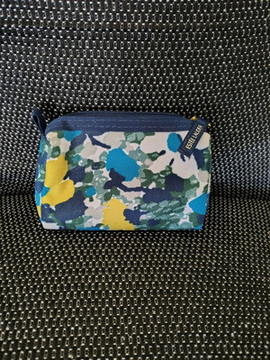 Estée Lauder toiletry bag new, multicolored