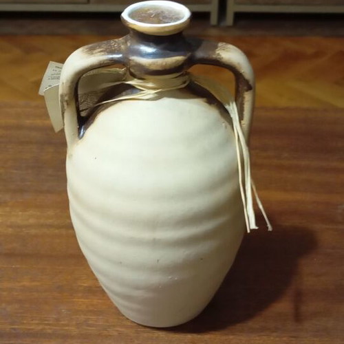 Collector's wine Sauvignon 2006 in ceramic bottle