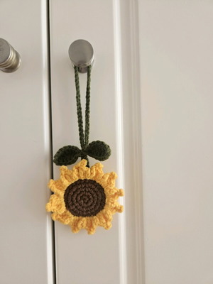 Handmade crochet sunflower wall hanging like new