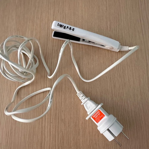 Travel hair straightener like new, hair press