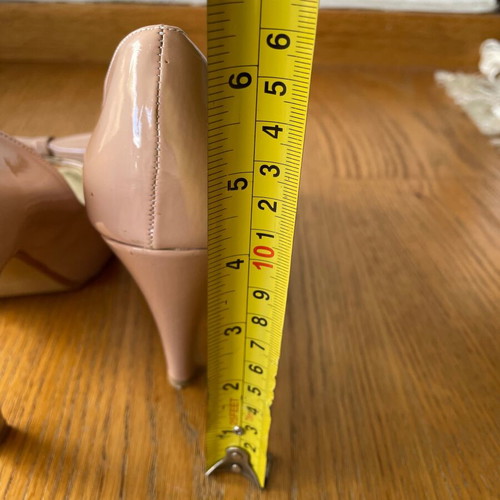 Patent leather pumps like new, size 37, beige pink