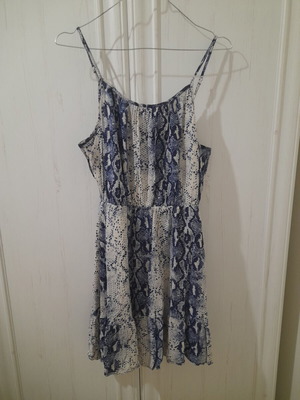 Summer short dress like new, adjustable straps, white and blue