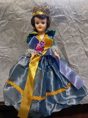 AR Dolls of the World England doll like new