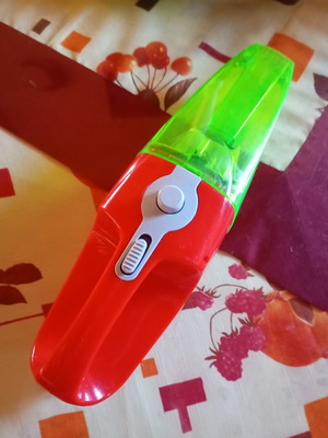 Children's Electric Toy Vacuum Cleaner like new, red plastic with sound and light